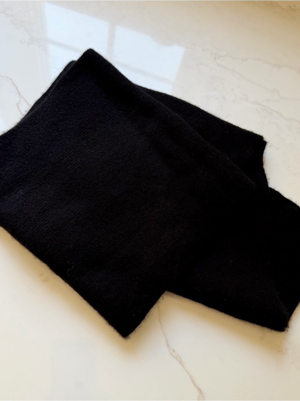 QUINCE LONG CASHMERE BLACK SCARF - Picture 6 of 6